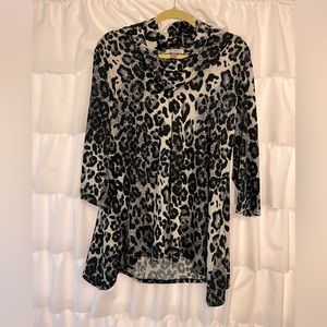 Roz & Ali - Leopard high low hem flowy cowl neck!